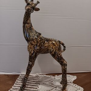 Elegant Giraffe Figurine - Brown and Black